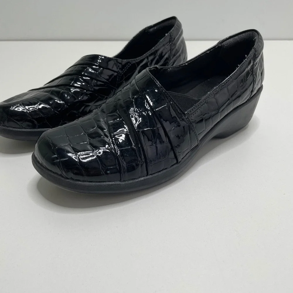 Clarks Collection Womens Black Croc Embossed Patent Wedge Slip On Loafers 8.5 M